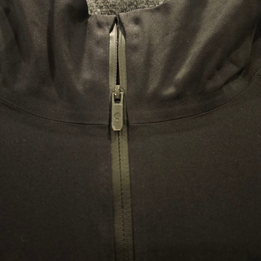 Lululemon Black Hooded Waterproof Rain Jacket Windbreaker Women's Size L - Picture 5 of 10